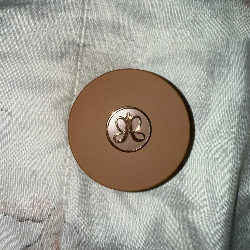 Anastasia Beverley Hills Cream Bronzer in “Amber”